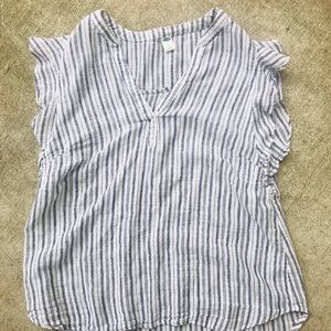 🌵 3/$15 Old Navy Top Lightweight size L
